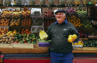 Fruit vender / Andy 